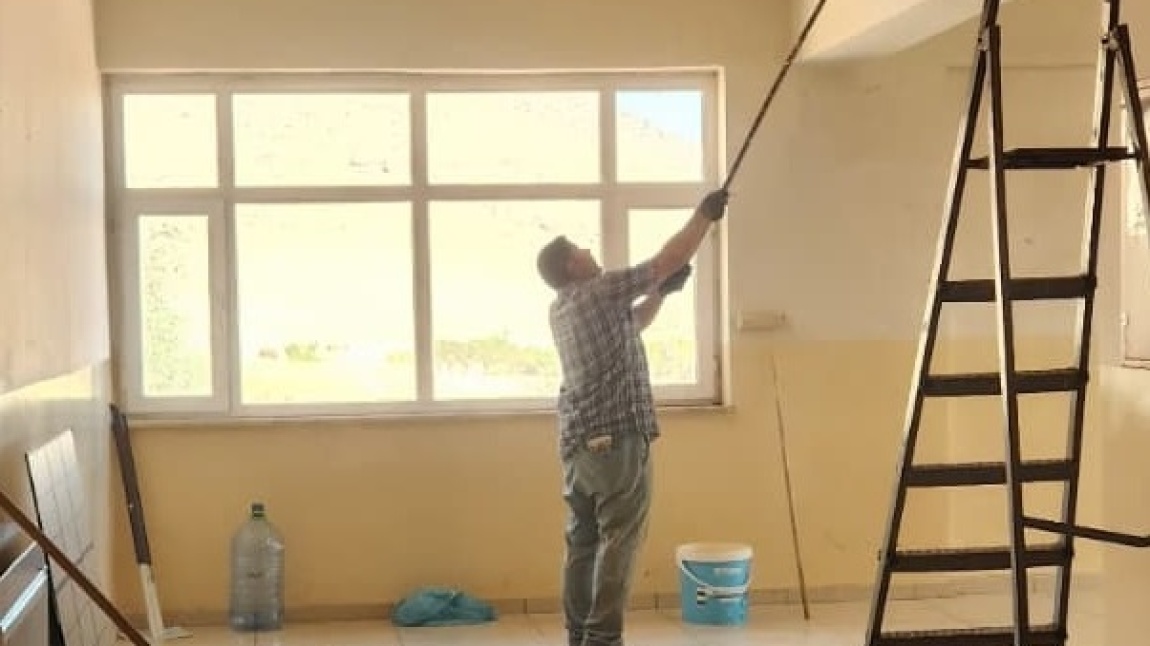 Okulumuzun Eskiyen İç Boyasını Yeniliyoruz
